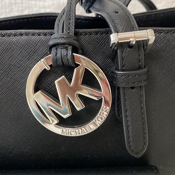 Michael Kors - Saffiano Leather Structured Tote - Picture 8 of 17